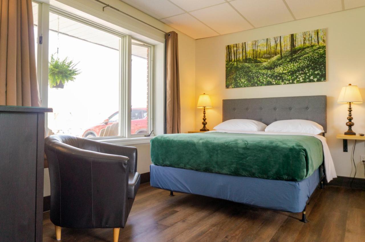 Wayside Motel Manitoulin Manitowaning Екстер'єр фото