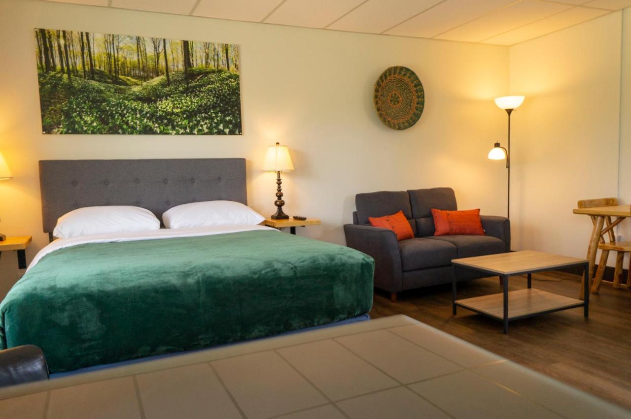 Wayside Motel Manitoulin Manitowaning Екстер'єр фото