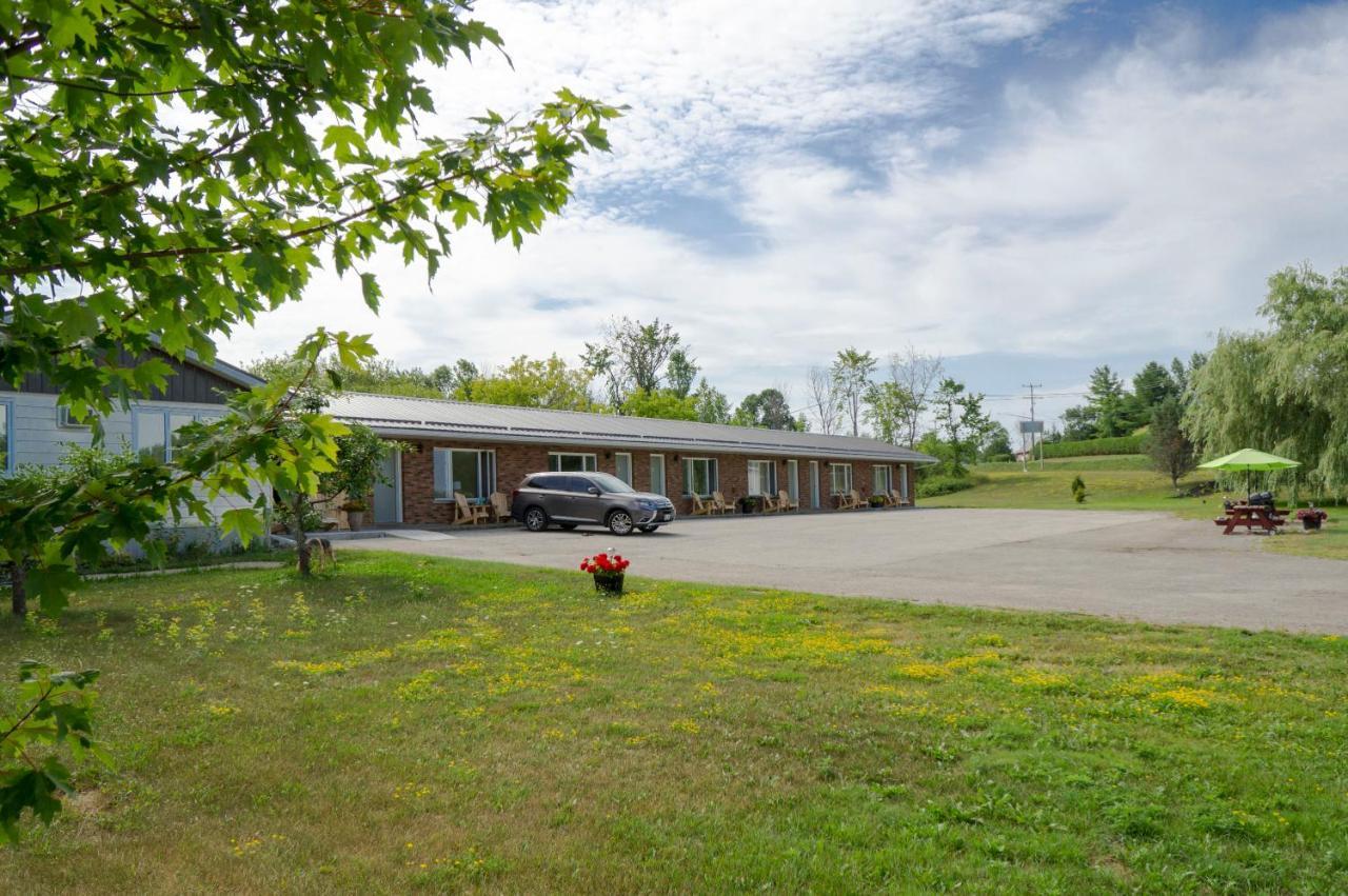 Wayside Motel Manitoulin Manitowaning Екстер'єр фото