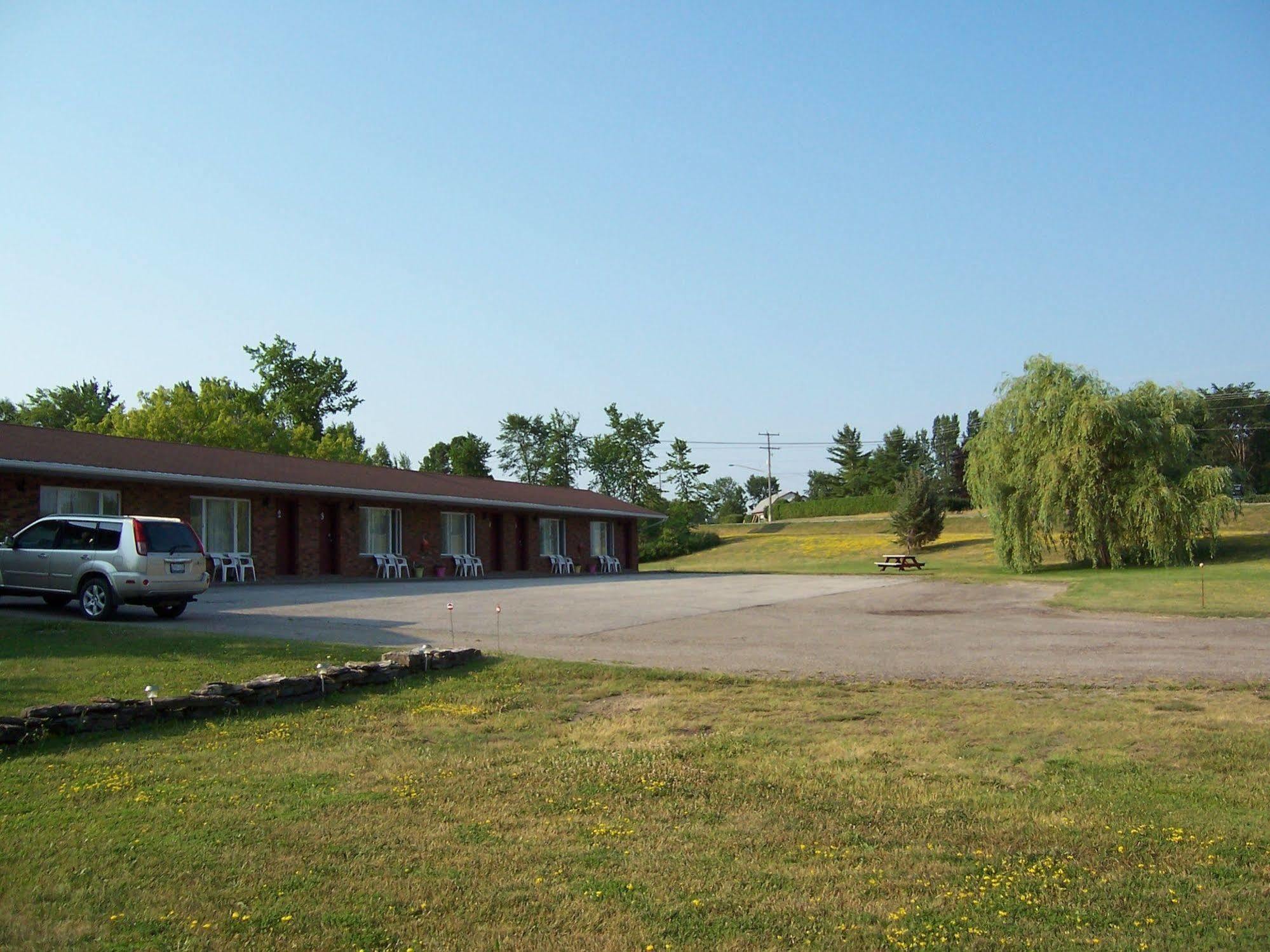 Wayside Motel Manitoulin Manitowaning Екстер'єр фото