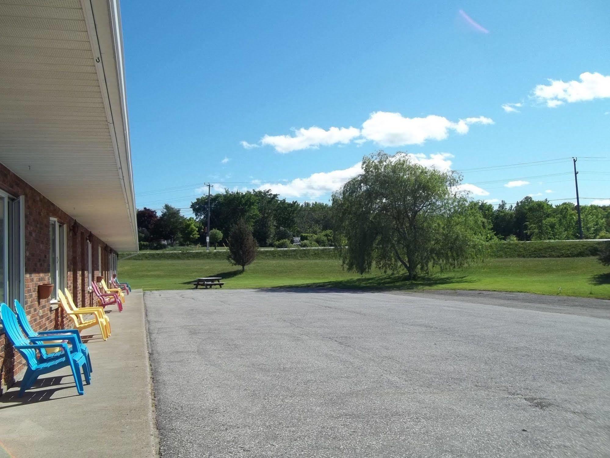 Wayside Motel Manitoulin Manitowaning Екстер'єр фото