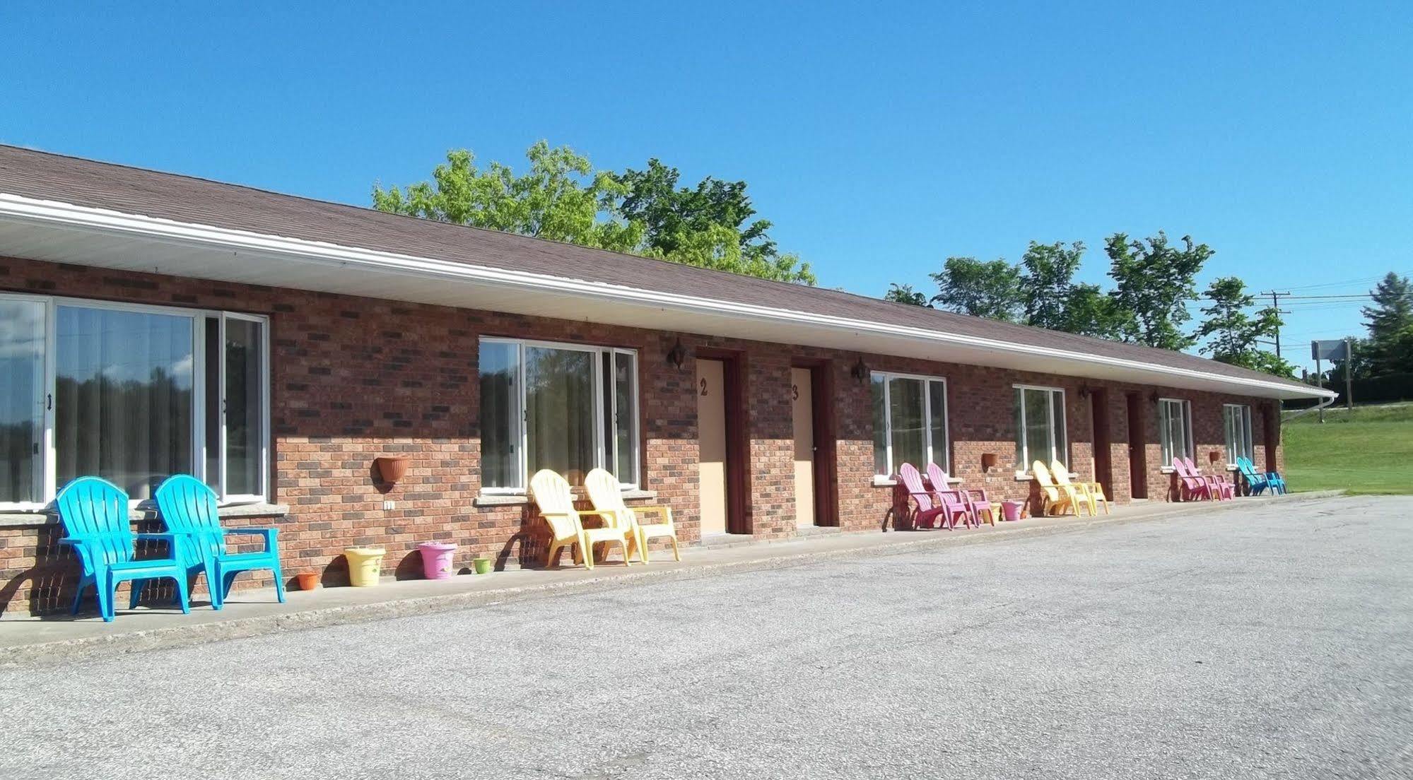 Wayside Motel Manitoulin Manitowaning Екстер'єр фото
