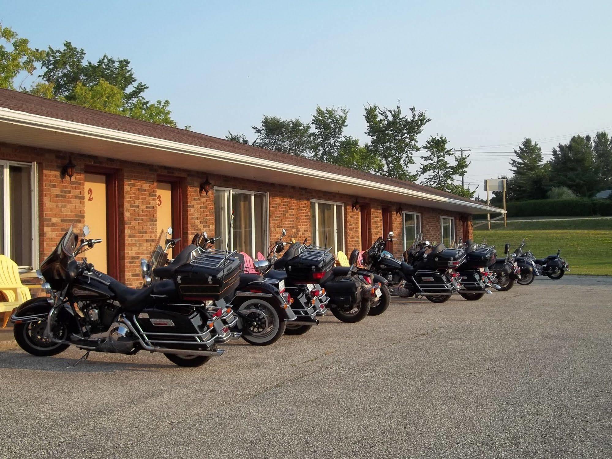 Wayside Motel Manitoulin Manitowaning Екстер'єр фото