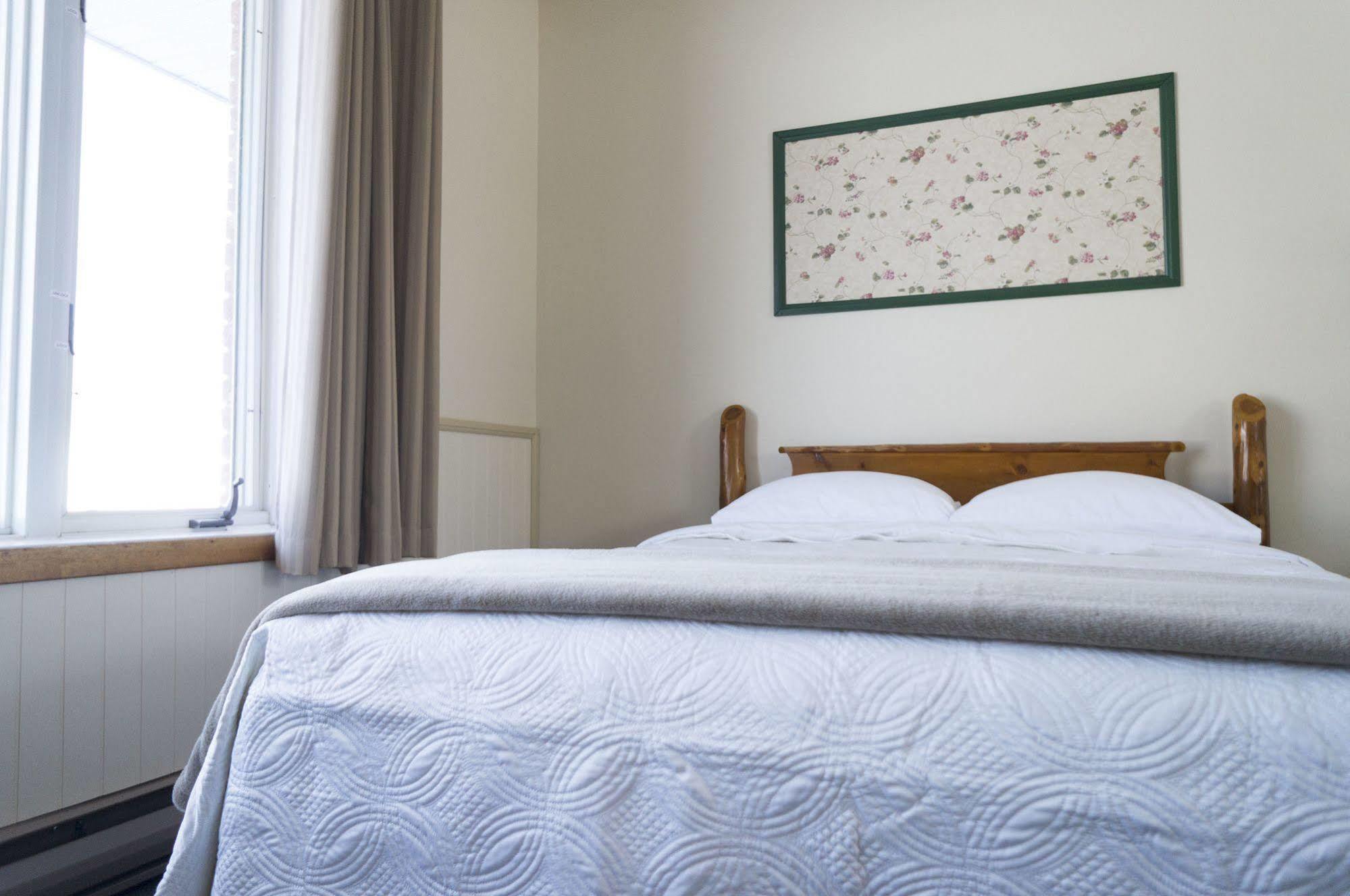 Wayside Motel Manitoulin Manitowaning Екстер'єр фото