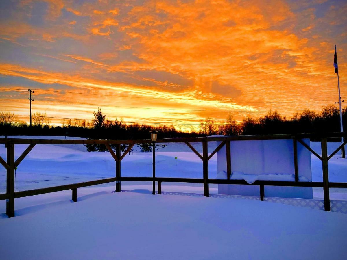 Wayside Motel Manitoulin Manitowaning Екстер'єр фото